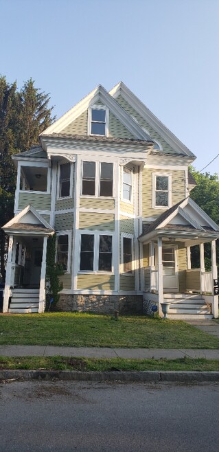 Building Photo - 517 Park Ave