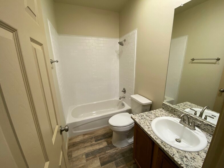 Building Photo - 2304 Sailing Way N