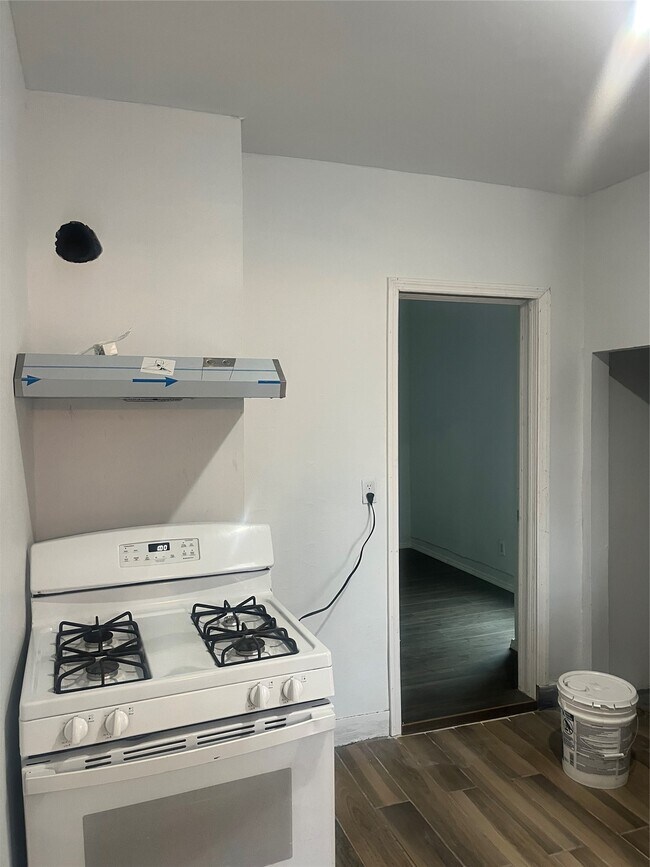 Building Photo - 127 Burbank Ave