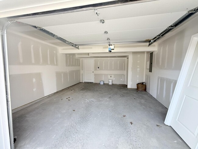 Building Photo - 8125 N Brown Station Rd