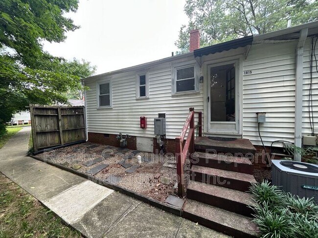 Building Photo - 1815 Mimosa Dr