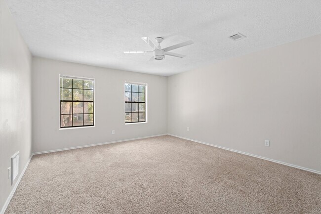 Building Photo - 16015 Southampton Dr