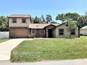 Building Photo - 1725 Pine Tree Dr