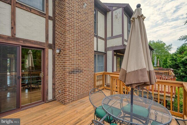 Building Photo - 27 Faraday Dr