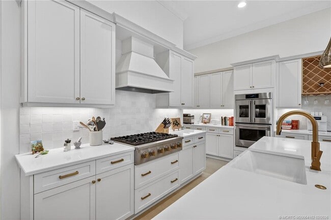 Building Photo - 5407 SW Pomegranate Way