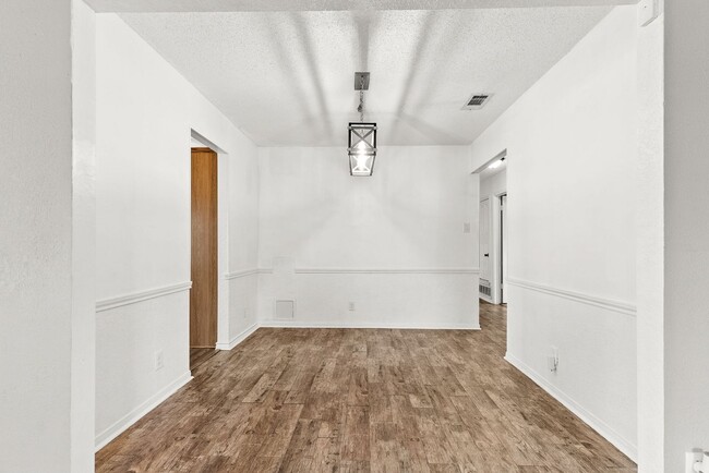 Building Photo - 4802 Canyon Cir