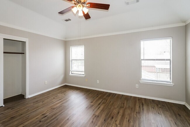 Building Photo - 20006 Brandon Oaks Way