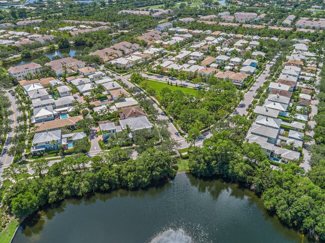 Building Photo - 200 W Bay Cedar Cir