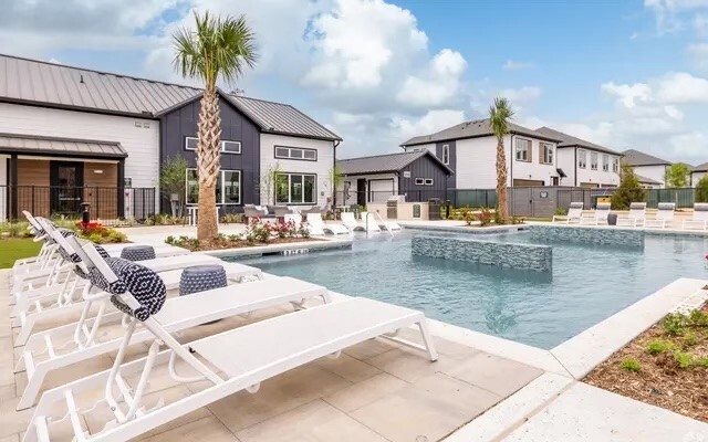 Building Photo - 33200 Forest W St