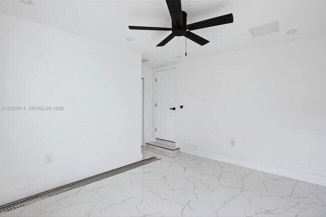 Building Photo - 1920 SW 67th Ave