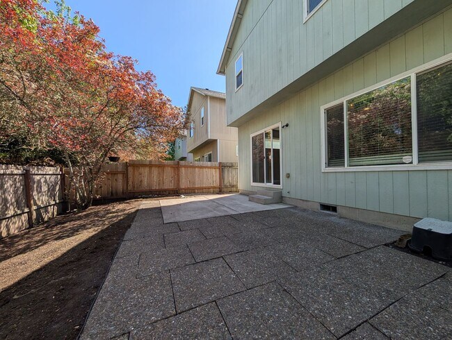 Building Photo - Beautiful 3-Bedroom, 2.5-Bath Home In River Road Area of Eugene!