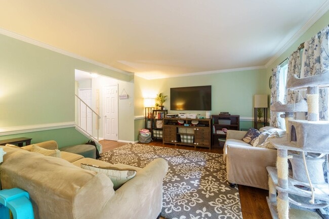 Building Photo - This 3 Bed 2.5 Bath Burke, VA Townhome is a Must See!