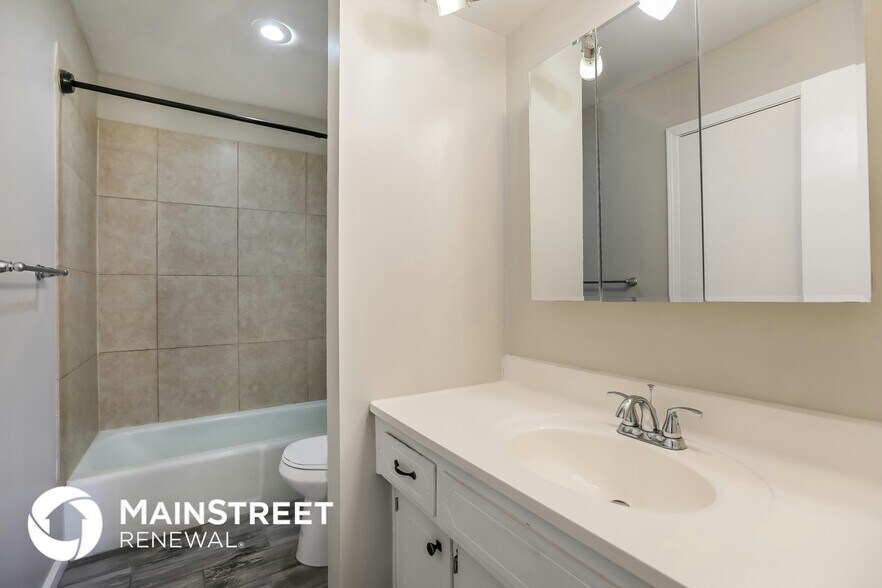 Building Photo - 11923 Manchester Ave