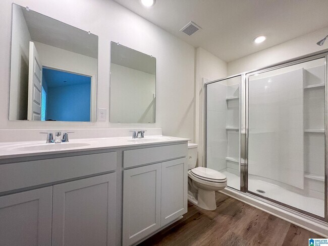 Building Photo - 301 Willoughby Rd