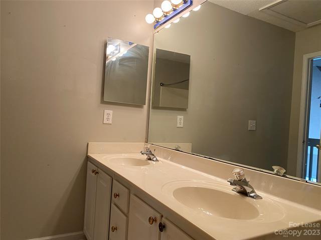 Building Photo - 1729 Pergola Pl