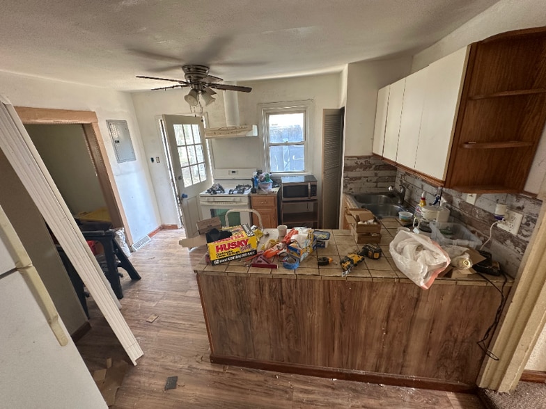 Building Photo - 214 Barto Dr
