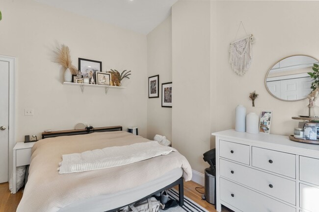 Building Photo - 67 Gates St