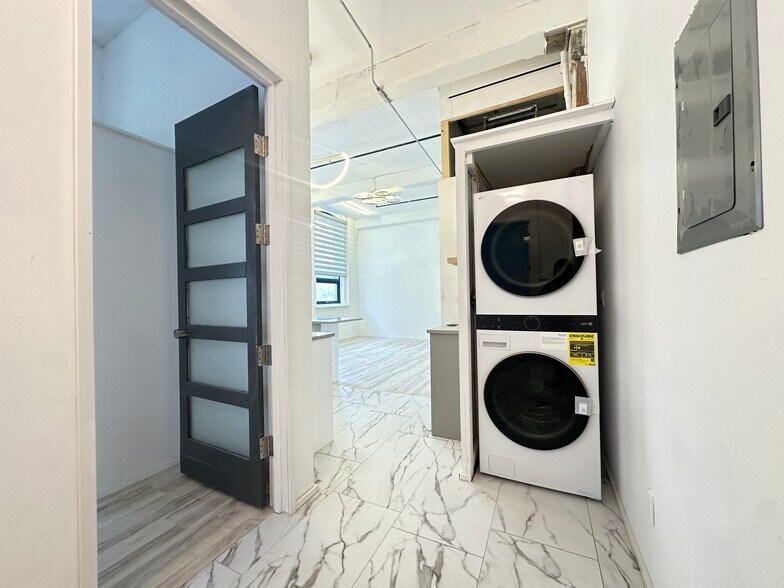 Building Photo - 109 Summer St