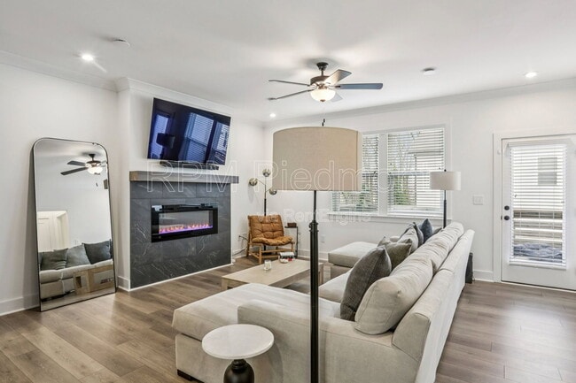Building Photo - 3371 Macaiva Aly