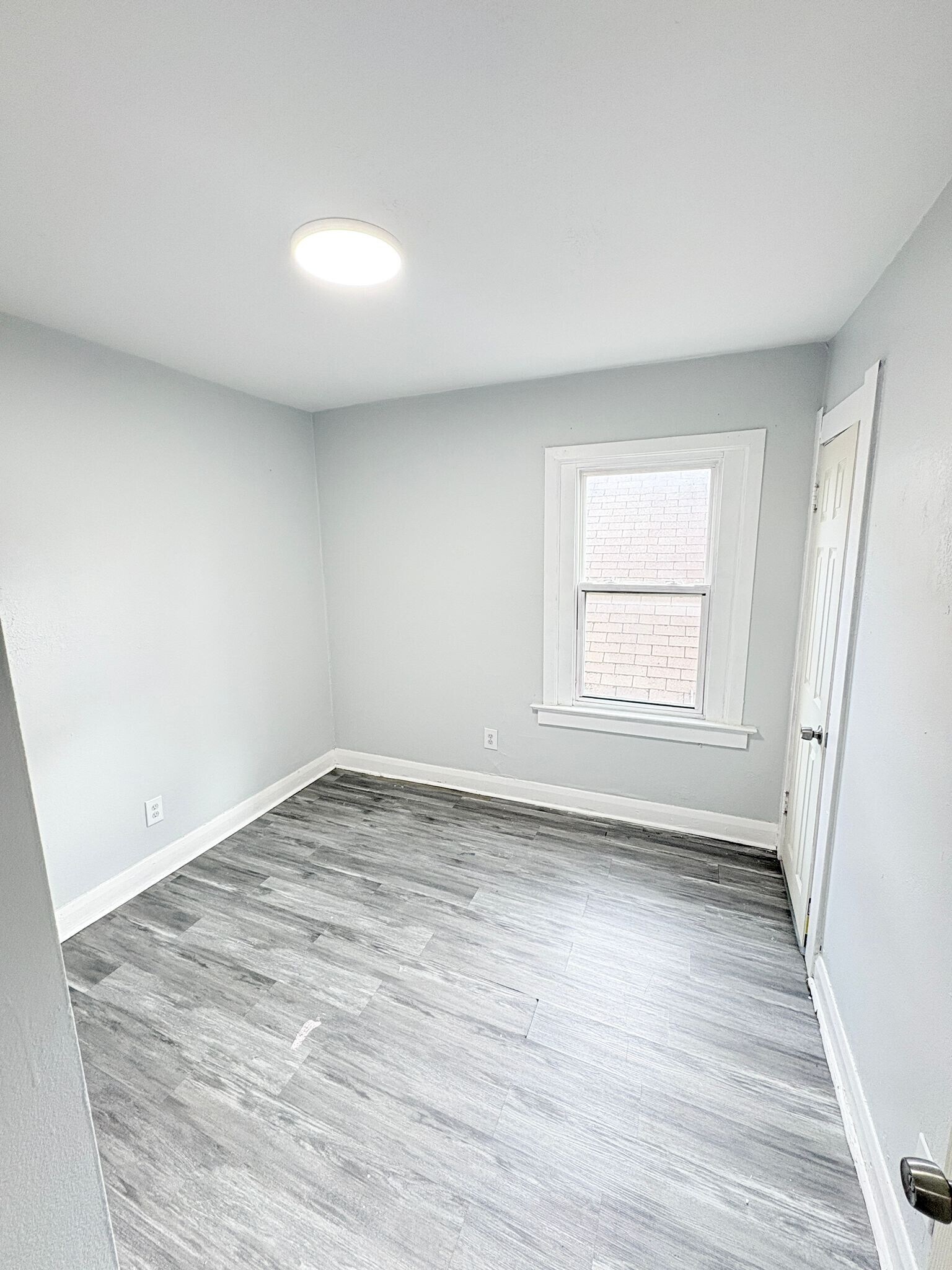 Building Photo - 932 Waverly Ave