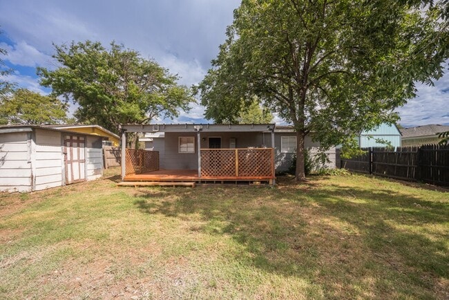 Building Photo - Fully furnished 3/1 AND all bills paid