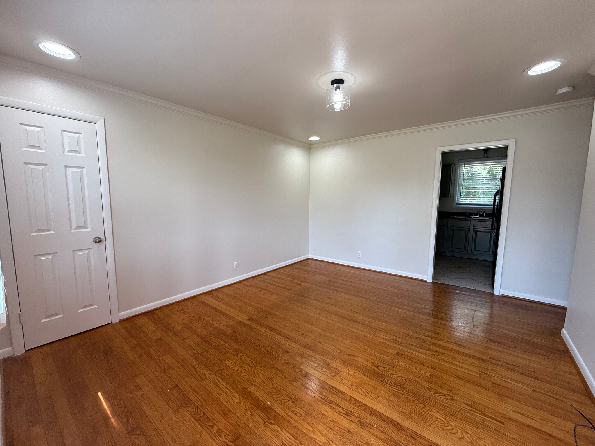 Building Photo - 2407 Lazenby Dr