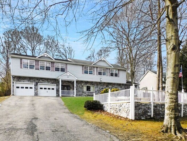 Building Photo - 217 Pawnee Ln