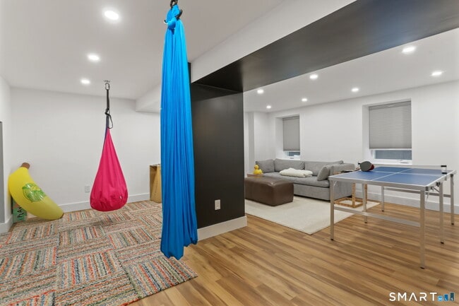 Building Photo - 3 Riverview Rd