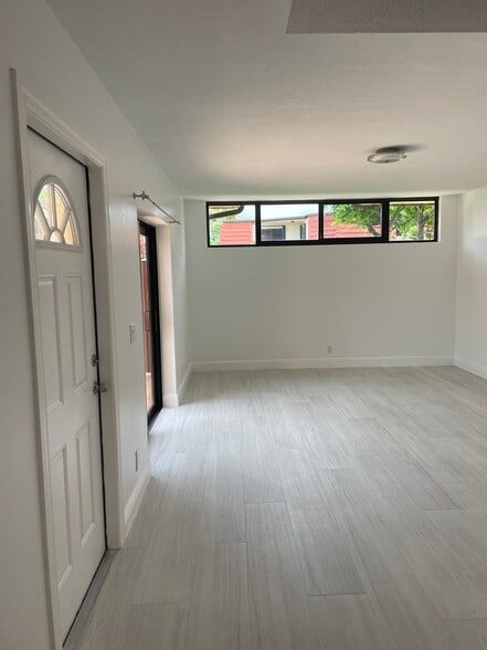 Living room - 3878 Victoria Dr