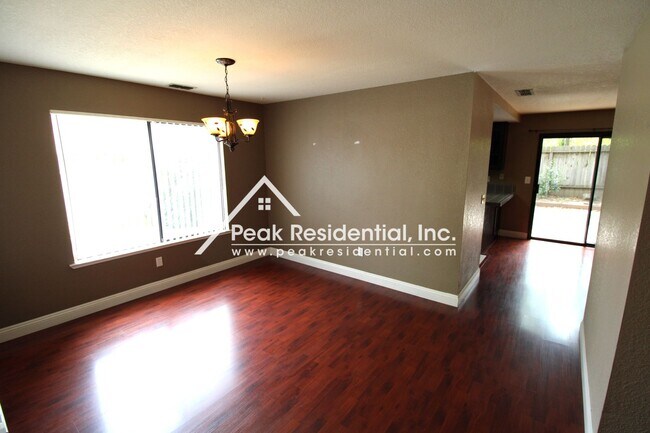 Building Photo - Spacious 3bd/2.5ba Antelope Home with 2 Ca...