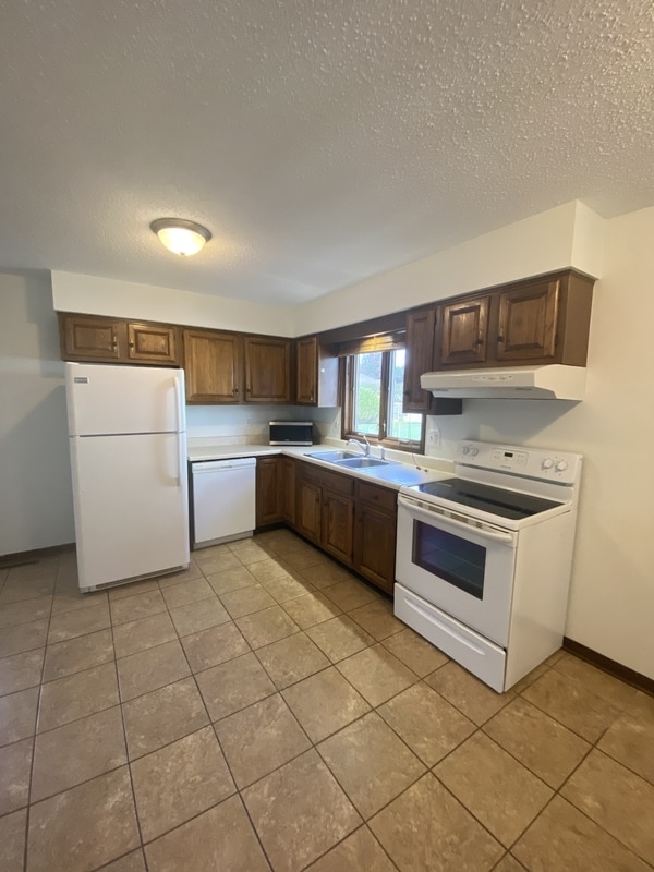 Building Photo - 319 Opal Cir