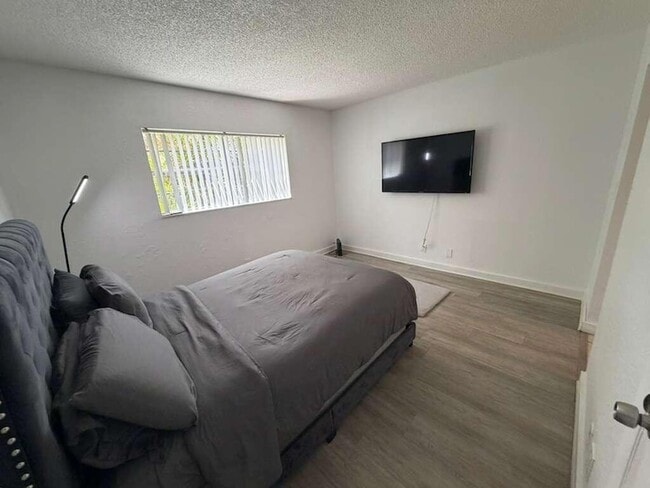 Building Photo - 4869 NW 9th Dr