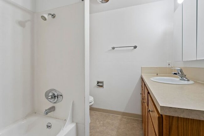 Building Photo - this is a must see large 2 bed 1.5bath tow...