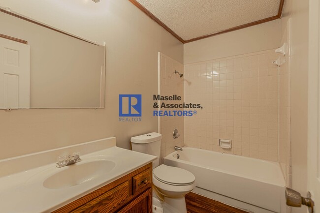 Building Photo - 3 Bed/2.5 Bath in Brookwood Subdivision