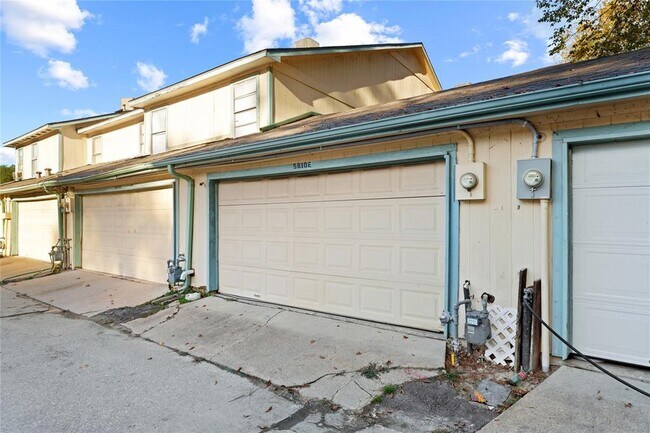Building Photo - 5810 Twisted Pine Ct