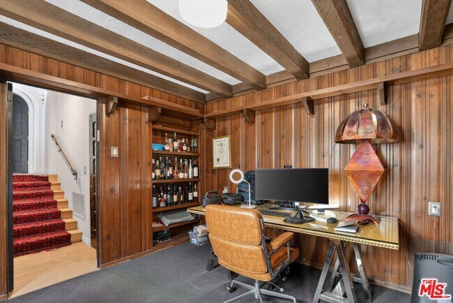 Building Photo - 10749 Weyburn Ave