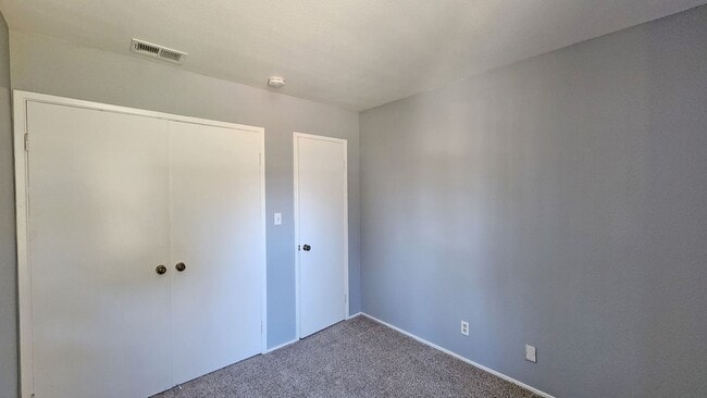 Building Photo - 422 Florin Rd