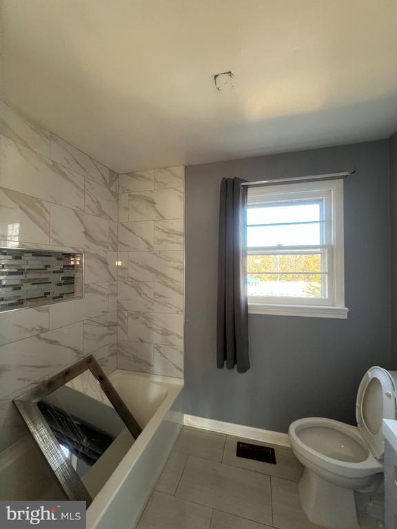 Building Photo - 7297 Jacksonville Ave