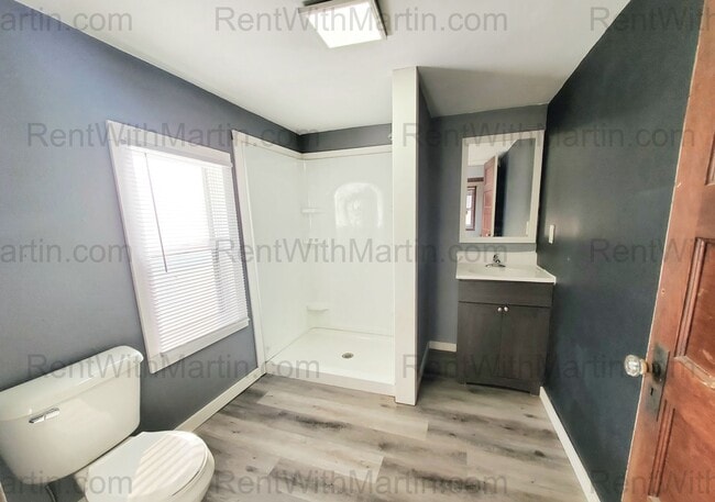 Building Photo - 229 Linden Ave