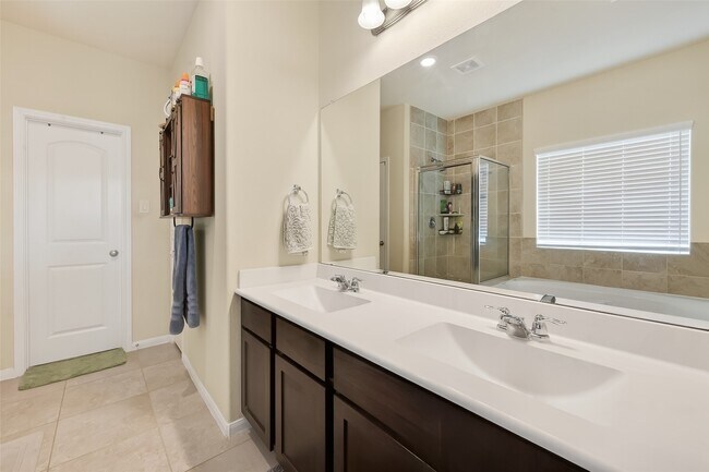 Building Photo - 6215 Prince Pl Dr