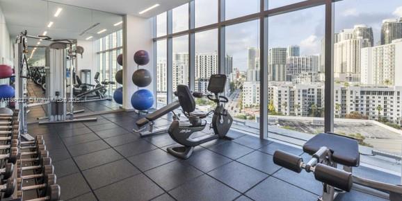 Building Photo - 1300 Brickell Bay Dr