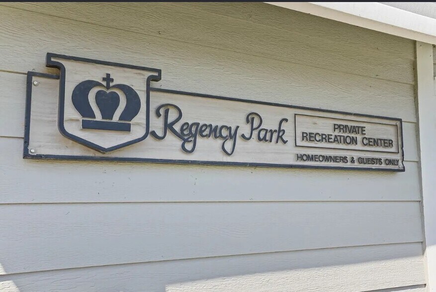 Building Photo - 2337 St Lawrence Ln