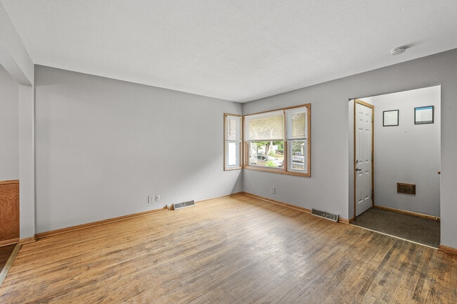 Building Photo - 841 25th Ave SE