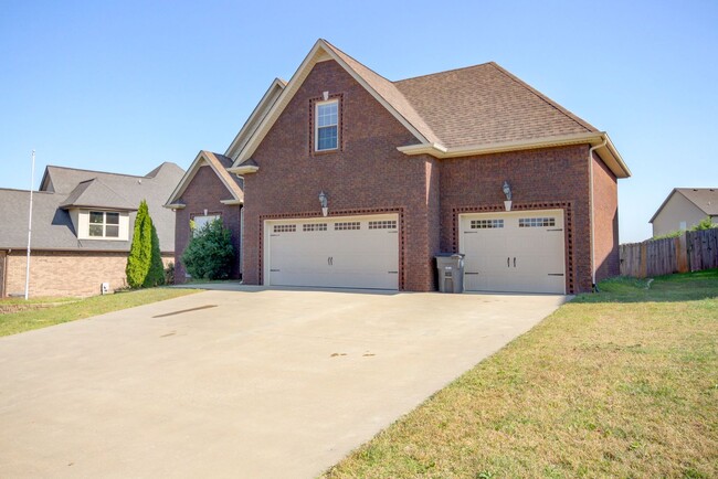 Building Photo - HUGE FRESH Executive home in Farmington