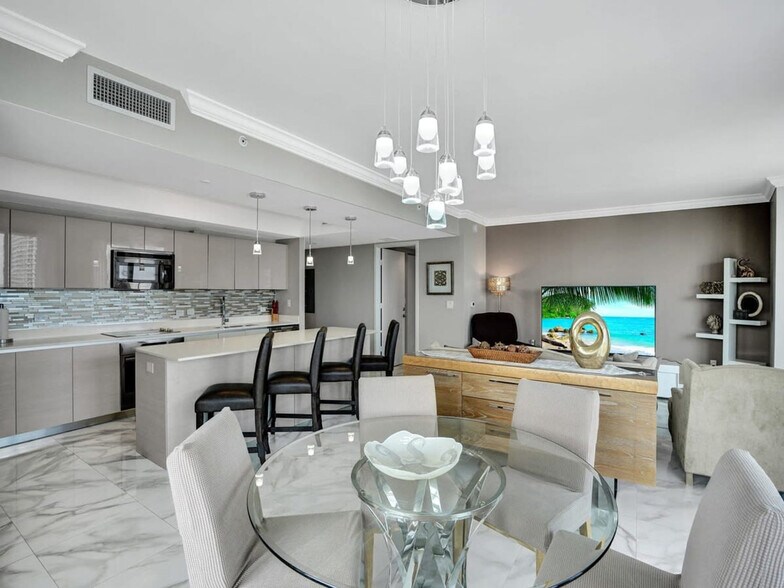 Building Photo - 2602 E Hallandale Beach Blvd