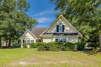 Building Photo - Spacious 3 Bed, 2 Bath Home with Large Bon...