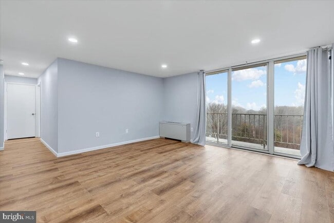 Building Photo - 4520 King St