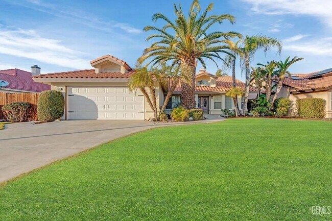 Primary Photo - 14004 Las Entradas - Gorgeous NW remodeled...