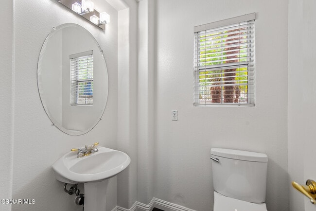 Building Photo - 375 Avenida De Royale