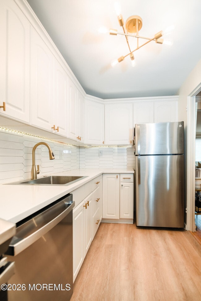 Building Photo - 165 Manor Dr